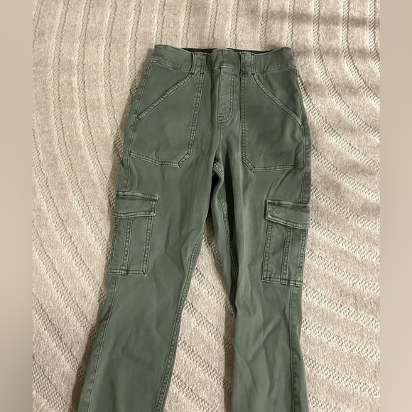 Spanx Stretch Twill Ankle Cargo Pants in Sage Green - M - Picture 3 of 10